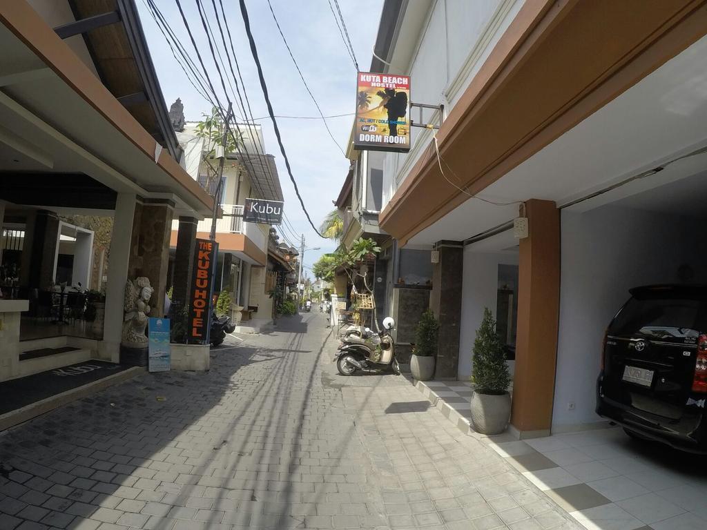 Kuta Beach Hostel Екстериор снимка