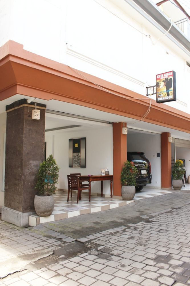 Kuta Beach Hostel Екстериор снимка